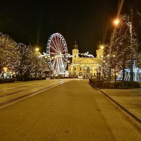 Green Island In The Downtown With Free Parking Debrecen Ngoại thất bức ảnh